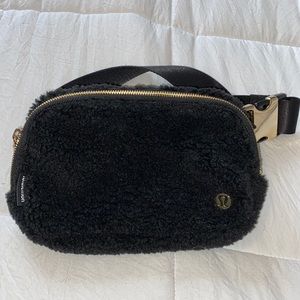 Lululemon Everywhere Belt Bag *Fleece